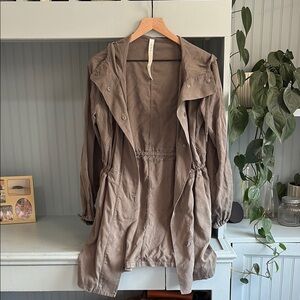 Green Lululemon Utility Jacket with Relaxed Style and Lapel Collar